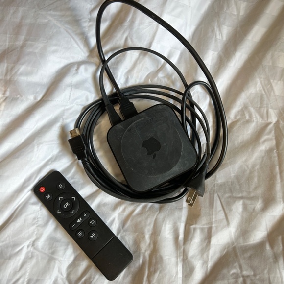 Apple TV Gen 3, HDMI, and Remote - Picture 3 of 4